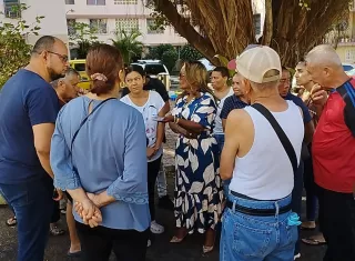 Los residentes habían dado un último voto de confianza a la entidad, advirtiendo posibles protestas si no se resolvía la situación ese mismo día.