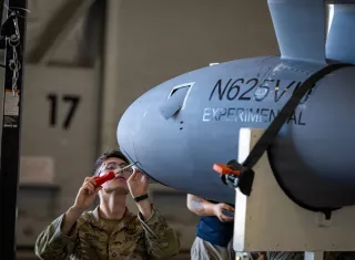 El denominado ejercicio militar FLEX 2026, en Cayo Hueso, desarrollado por la Cuarta Flota de la Armada de Estados Unidos en Cayo Hueso, está sirviendo como banco de pruebas para integrar inteligencia artificial, sistemas no tripulados y fuerzas tradicionales en operaciones marítimas. Foto. EFE