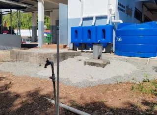 Módulo de cosecha de agua resuelve falta de agua en escuela de Playa Chiquita