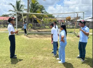 Gunas cuentan su historia con celular en mano desde Narganá