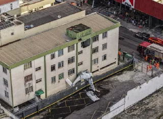 Avioneta se estrella contra edificio en Brasil y deja tres muertos y dos heridos