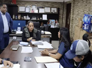 Stefany Peñalba responde a denuncias y dice que "hay alcaldesa para rato"