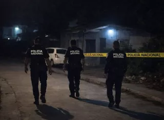 Tres sicarios entraron a su casa y lo acribillaron