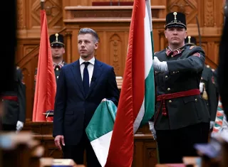 El nuevo líder húngaro  Péter Magyar promete limpiar el sistema de Orbán