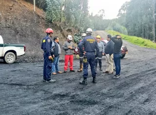 Hallan sin vida a 4 mineros atrapados tras explosión en una mina colombiana