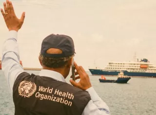 Las altas autoridades de la Organización Mundial de la Salud, formó parte del proceso de evacuación de los pasajeros del crucero. Foto, @OMS