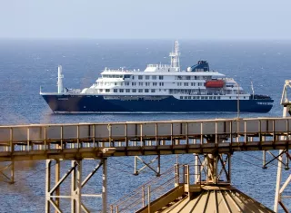Dos aviones sacarán a los últimos pasajeros del crucero MV Hondius