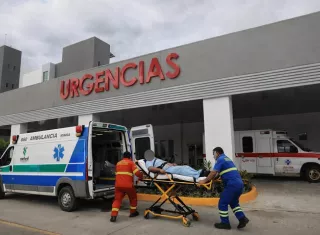 Balean joven en el patio de su casa en Bella Vista, Colón
