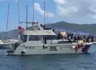 La Flotilla está compuesta por 54 embarcaciones, con más de 500 activistas de unas 45 nacionalidades diferentes a bordo. @gbsumudflotilla