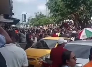 Hasta el momento no se han reportado personas heridas, pero muchos compradores quedaron preocupados.