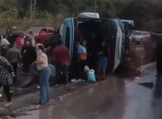 Bus con simpatizantes de Martín Torrijos se vuelca; un muerto y 30 heridos
