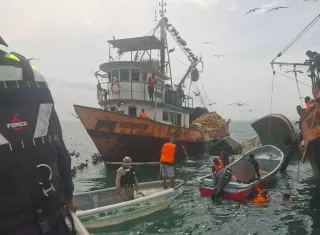 Producto de esta tragedia falleció el marino Denis Ponce, y otros 9 marinos lograron salir con vida de la motonave.  /  Foto: Eric Montenegro