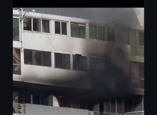 Unidades del Cuerpo de Bomberos se encuentran en el lugar. 