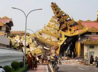 Imagen de archivo del derrumbe de la pagoda Maha Myat Muni tras el terremoto en Mandalay, Myanmar, el 28 de marzo de 2025.