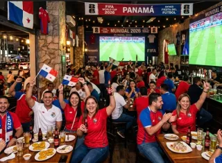 La propuesta permitiría que restaurantes con permiso para vender licor operen hasta las 2:00 de la madrugada, en lugar de cerrar a medianoche. 