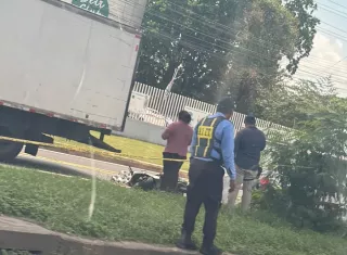 Las llantas traseras del camión le pasaron por encima de la cabeza. /  Foto: cortesía