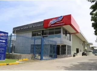 Los funcionarios aduaneros únicamente realizan labores administrativas y revisión de mercancías, mientras que la seguridad y control de acceso en los puertos corresponde a otras entidades dijeron desde ANFA. 