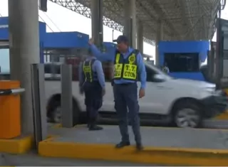 El operativo agarró a varios conductores desprevenidos y algunos hasta terminaron sancionados en plena vía.