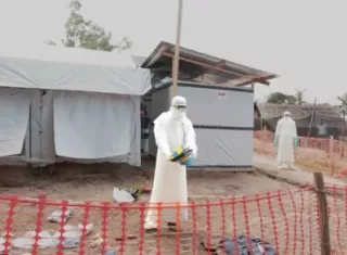 La República Democrática del Congo eleva a 134 las muertes sospechosas por el brote de ébola en el este del país.