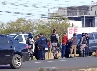 La acción fue ejecutada por unidades de la Dirección Nacional de Inteligencia Policial junto al Servicio Policial Motorizado Lince, quienes ubicaron al sospechoso cuando circulaba por la vía hacia playa El Uverito.
