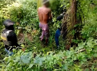 El hombre —que mantenía una orden de captura vigente— intentó escapar al notar la presencia de las unidades. Sin embargo, fue alcanzado y detenido a pocos metros.