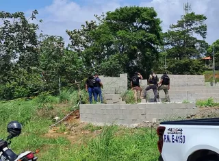 Sicarios ajustan cuentas en La Invasión; dejan un muerto y un menor herido