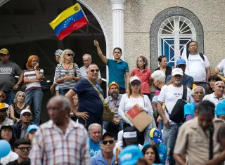  Personas participan en una actividad del partido Vente Venezuela (VV) este domingo, en Caracas (Venezuela).