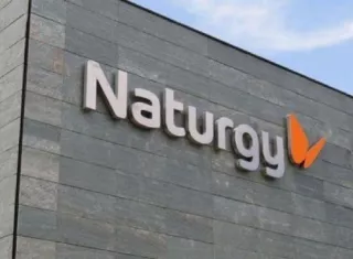 Naturgy mantiene el 51 % de las acciones de Edemet, mientras que el Estado panameño posee el 48 % y el 1 % restante pertenece a los trabajadores.