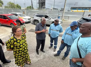 Se analiza la necesidad de reubicar la caja de basura que se mantiene en el sector.