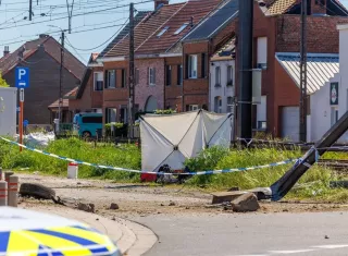 Dos adultos y dos menores muertos en una colisión entre un tren y un minibús