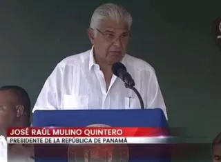 El presidente José Raúl Mulino en la graduación de nuevos miembros del Senafront- 