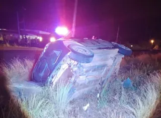 Un muerto tras violenta colisión y vuelco en Aguadulce