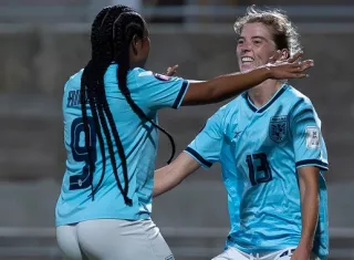 Riley Tanner (der.) y Karla Riley fueron convocadas para los partidos ante Jamaica. Foto: FPF