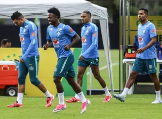 De izquierda a derecha Casemiro, Vinícius Jr., Raphinha y Alex Sandro. /Foto: EFE