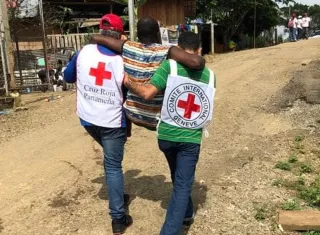 Tras más de siete años de labor ininterrumpida frente a la crisis migratoria, la Cruz Roja de Panamá cierra su sede de Metetí en Darién y centraliza su asistencia humanitaria desde El Real de Santa María. /Foto: EFE