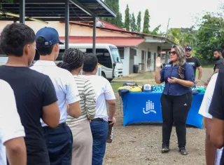 Jóvenes colonenses se suman a campamento para alejarse de la delincuencia