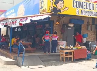 “La comida sigue siendo buena y bien hecha, pero la gente no tiene dinero para comer como antes. Eso se nota en la cantidad de personas que vienen al mercado”.