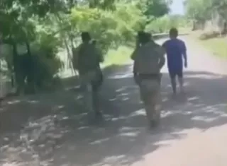 Los sospechosos lograron escapar internándose en el área boscosa.  /  Captura de Video