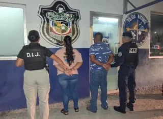 Padre e hija aprehendidos: Le volaron la plata del préstamo a un abuelito