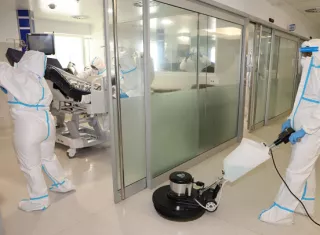 El proyecto contempla recurso humano, insumos, productos y equipos especializados para la limpieza y desinfección hospitalaria.. Foto: Cortesía