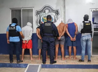 Cuatro recapturados fueron ubicados y aprehendidos en el sector de La Bendición.  /  Foto: PN