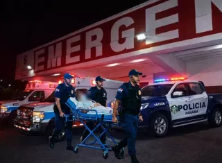 La víctima fue trasladada al hospital San Miguel Arcágel, pero de todas formas falleció.  /  Imagen ilustrativa generada con IA