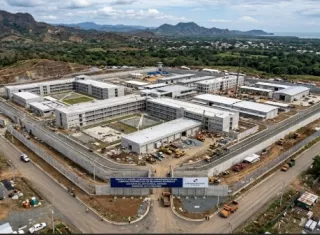 El proyecto responde a la necesidad de mitigar el hacinamiento en las provincias centrales (Coclé, Herrera, Los Santos y Veraguas), donde la población penal actual supera significativamente la capacidad instalada. Foto: Ilustrativa IA