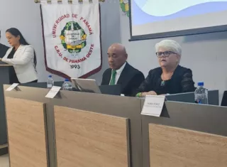 Al debate asistieron los integrantes de la nómina verde, los profesores Marcos Botacio y Mercedes Minuto. 