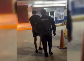  aprehendidos fueron retirados de las calles bajo extremas medidas de seguridad y llevados ante las agencias correspondientes del Ministerio Público.  / Imagen: Diómedes Sánchez