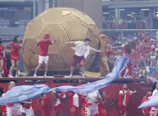 Artistas se presentan en la inauguración del Mundial de la FIFA 2026 este viernes en el estadio BMO Field de Toronto (Canadá). Foto: EFE