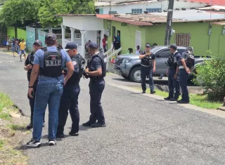 De acuerdo con las autoridades, el joven recibió el disparo en el área del tórax.