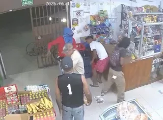 Los delincuentes aprovechan qe los comercios no ponen rejillas de noche ni tampoco cuenta con vigilancia de una agente.  /  Captura de video: RS