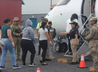 Migración retornó a 24 ciudadanos nicaragüenses; ocho fueron expulsados por delitos graves y 16 deportados por irregularidades migratorias.