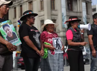 La asociación afirmó que no son "terroristas por pedir justicia", sino familiares peruanos a los que se les ha arrebatado la vida de sus seres queridos. Foto. EFE